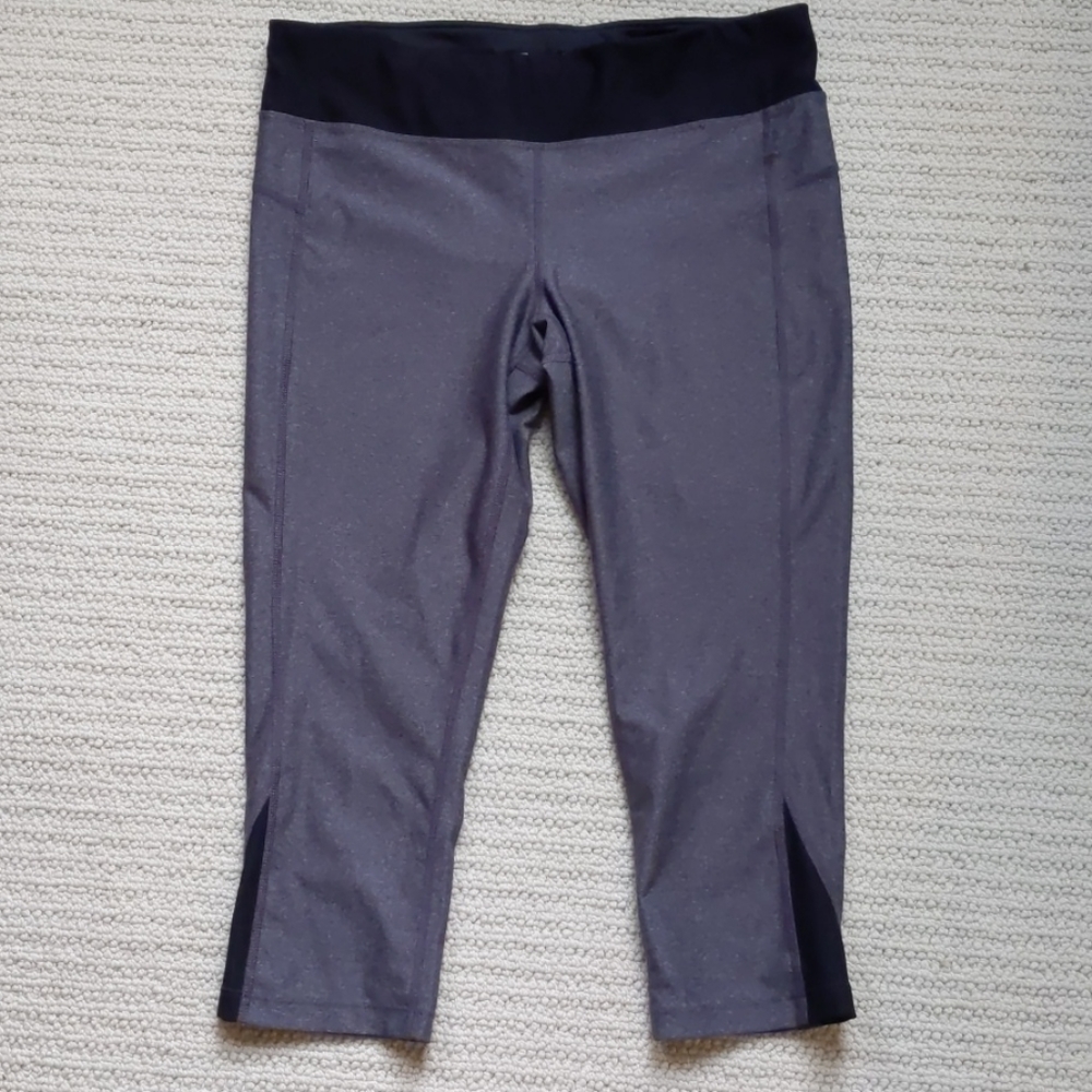 Gray/black cropped athletic leggings